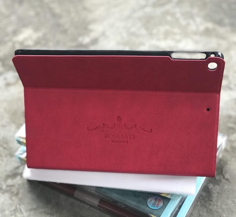 Bao Da iPad Air iPad 5 Hiệu Ultra Slim Cao Cấp được sản xuất và làm bằng chất liệu da công nghiệp cao cấp với chất liệu da dạng sần họa tiết cầm chắc tay rất sang trọng.